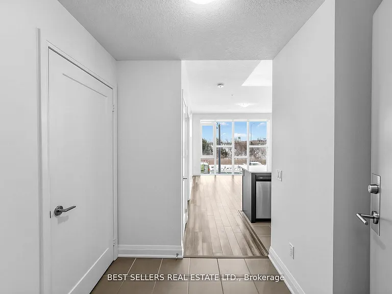 16 Concord Pl #220 — Photo 13