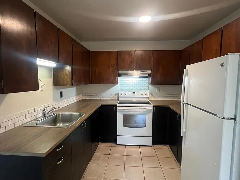 1342 SE Tacoma St — Photo 2