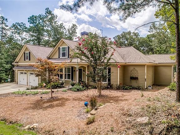 Image 2: Mature Low Maintenance Landscaping