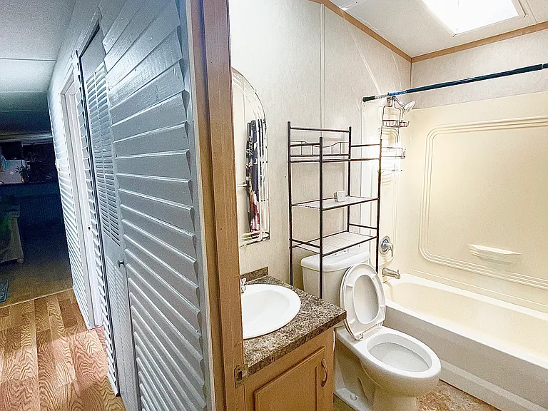 630 N Parish Ave — Photo 4