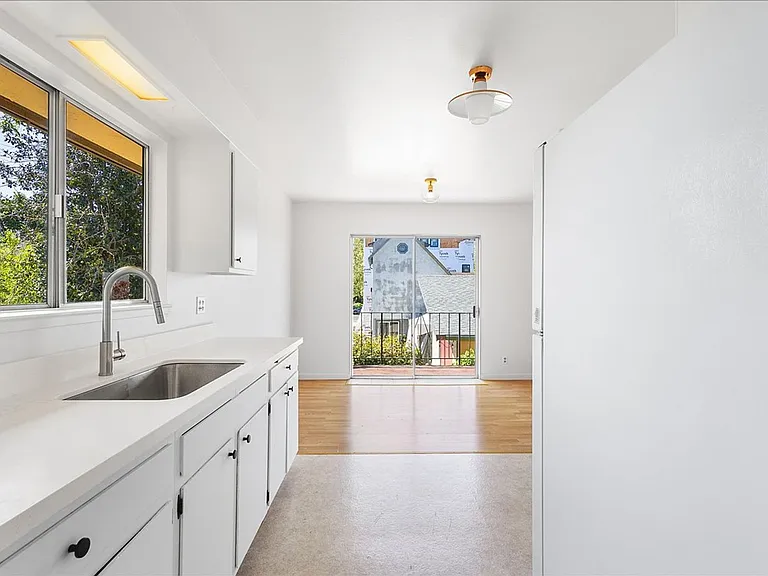 2118 Alameda Ave — Photo 4