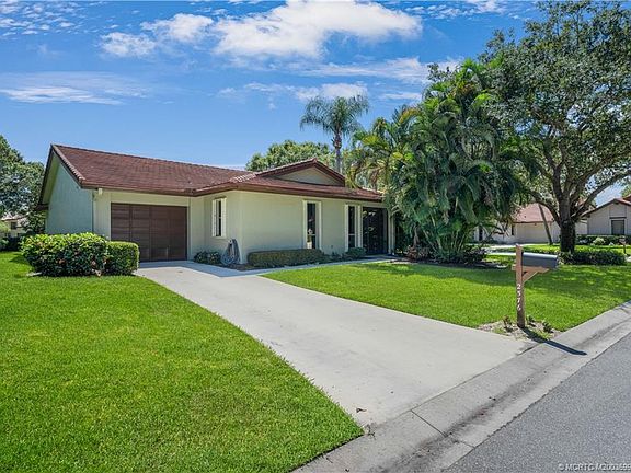 3rd image of 2576 SW Willowood Cir