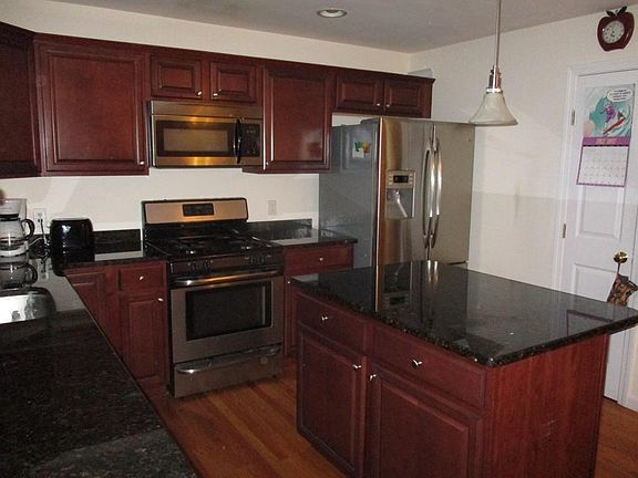 5th image of 636 Primrose St #636