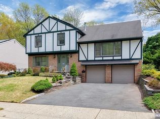 736 8th Ave, River Edge, NJ 07661