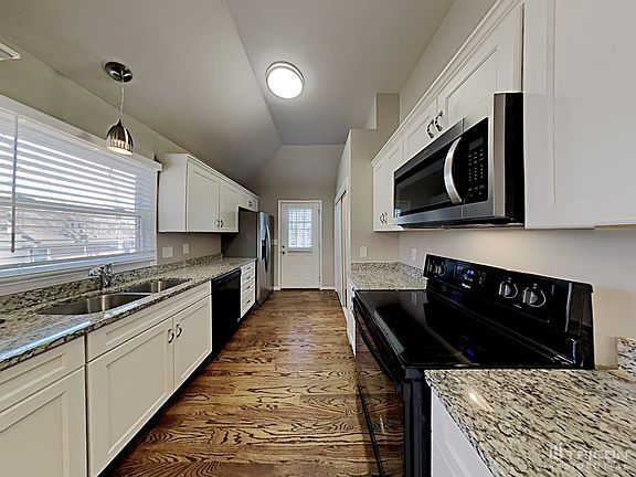 4th image of 2828 Blackwood Dr
