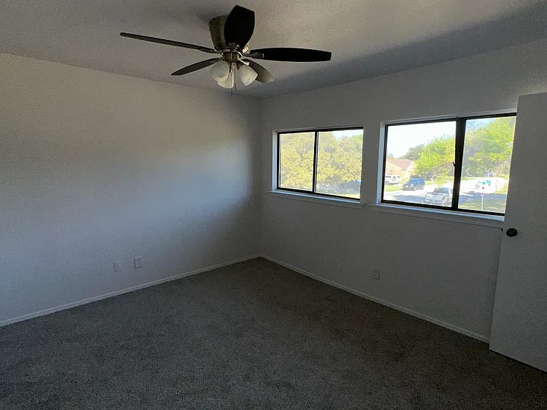 1237 Sterling Ln — Photo 11