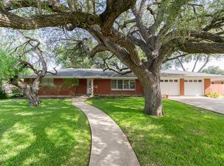 1322 Rose Dr, Alice, TX 78332