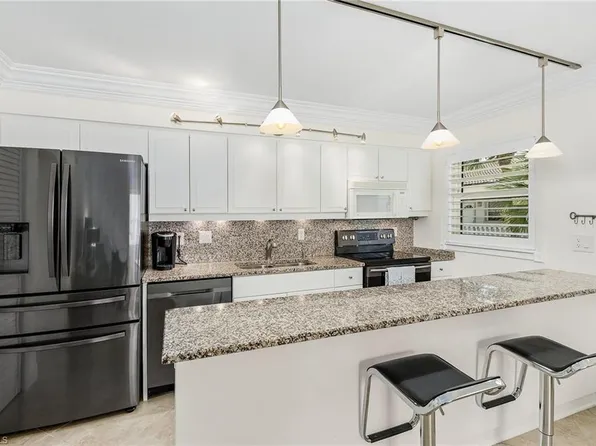 980 7th Ave S 201, Naples, FL 34102