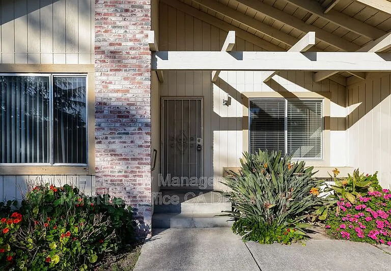 5336 Alyssum Ct — Photo 2