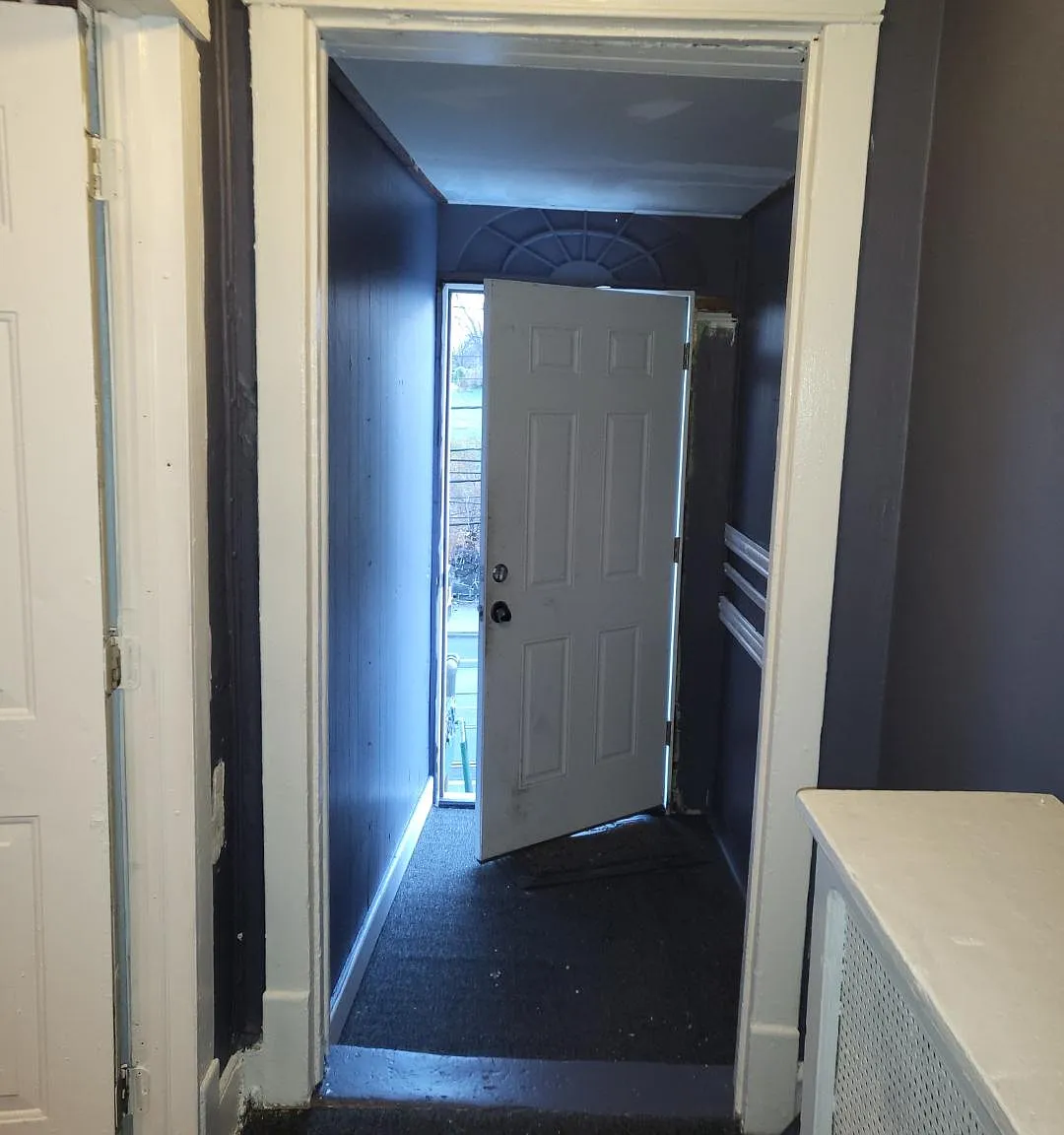 1 bed, 1100 sqft, $990 — Photo 3