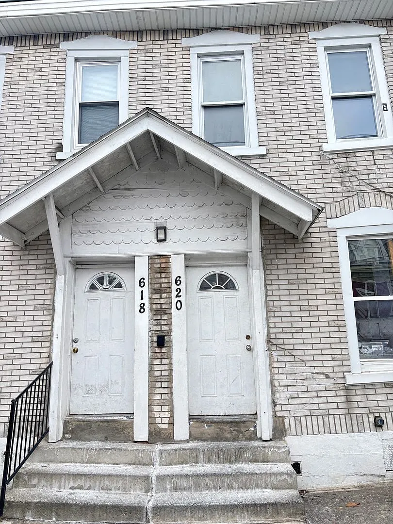 618-620 W Chew Street — Photo 1