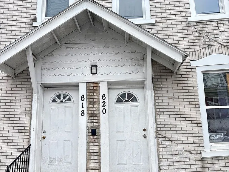 618-620 W Chew St — Photo 1