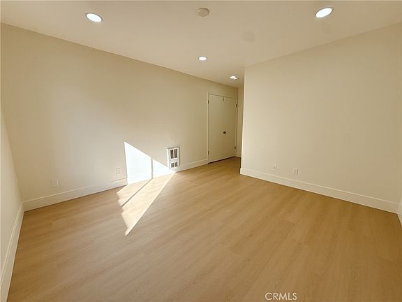 5th image of 256 Streamwood