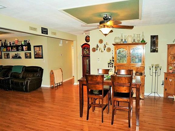 4th image of 9109 Damascus Ave