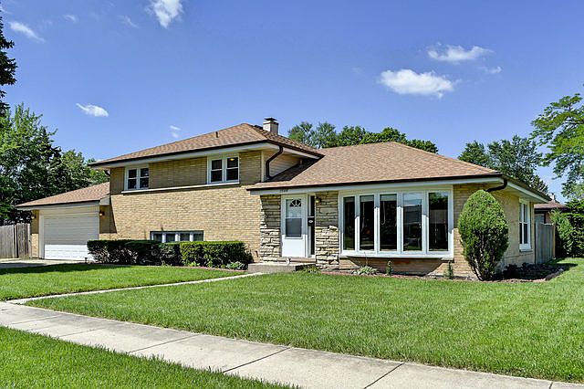 1st image of 1586 Marshall Dr
