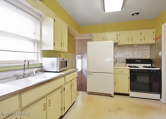 3rd image of 8330 Lawndale Ave