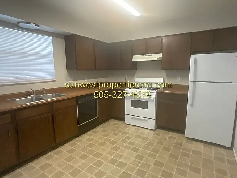 2201 N Tucker Ave — Photo 3