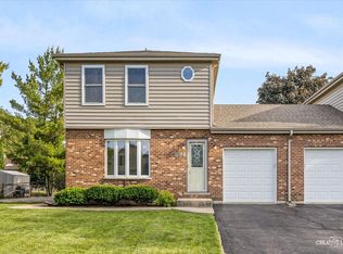 894 Glenlake Dr, Carol Stream, IL 60188