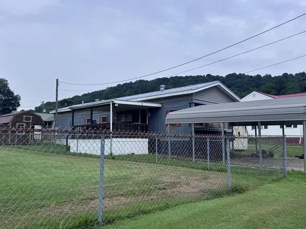 115 E Pollock Street, Paden City, WV 26159