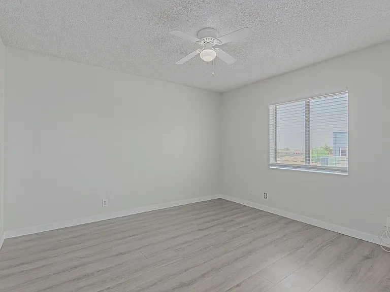 11002 N 15th Ave #4 — Photo 37