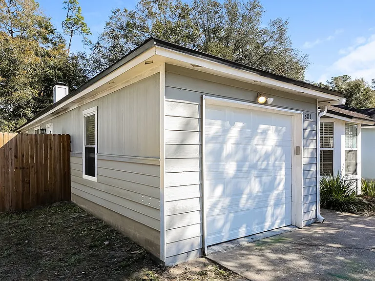 881 Jackson Rd — Photo 3