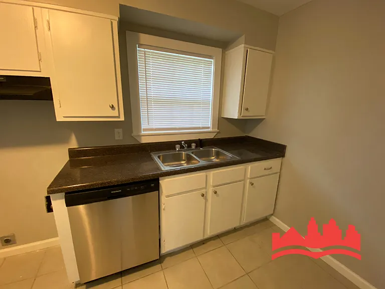 3139 Edgeware Rd S — Photo 10
