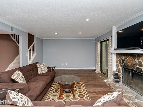 4th image of 741 Somerset Ct
