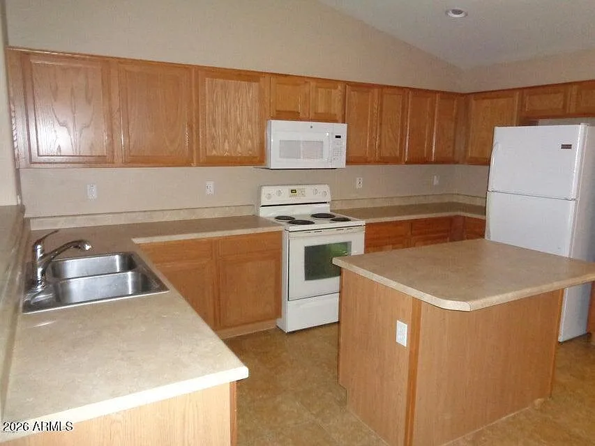 4 bed, 2.0 bath, 1671 sqft, $1,590 — Photo 2