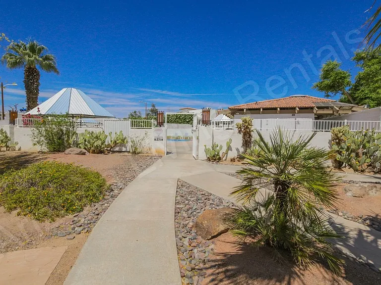 1719 Los Lagos Dr #B — Photo 11