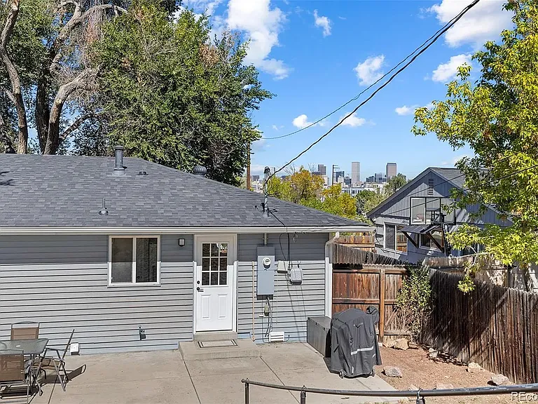 1460 W Alaska Pl — Photo 18