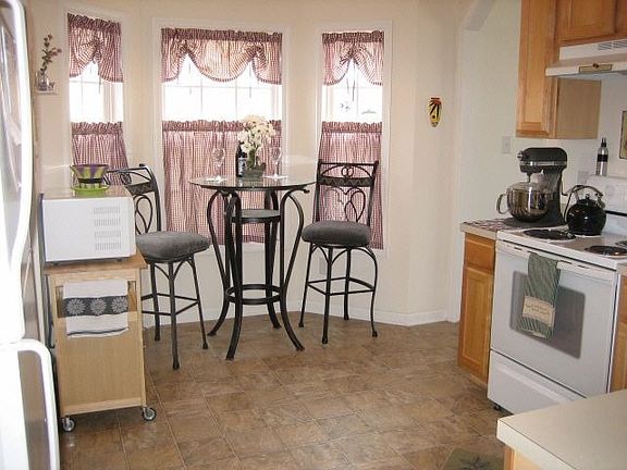 Eat-in Kitchen