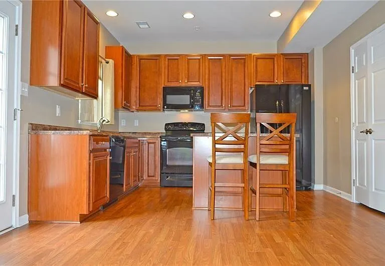 317 Maple Ridge Dr — Photo 4