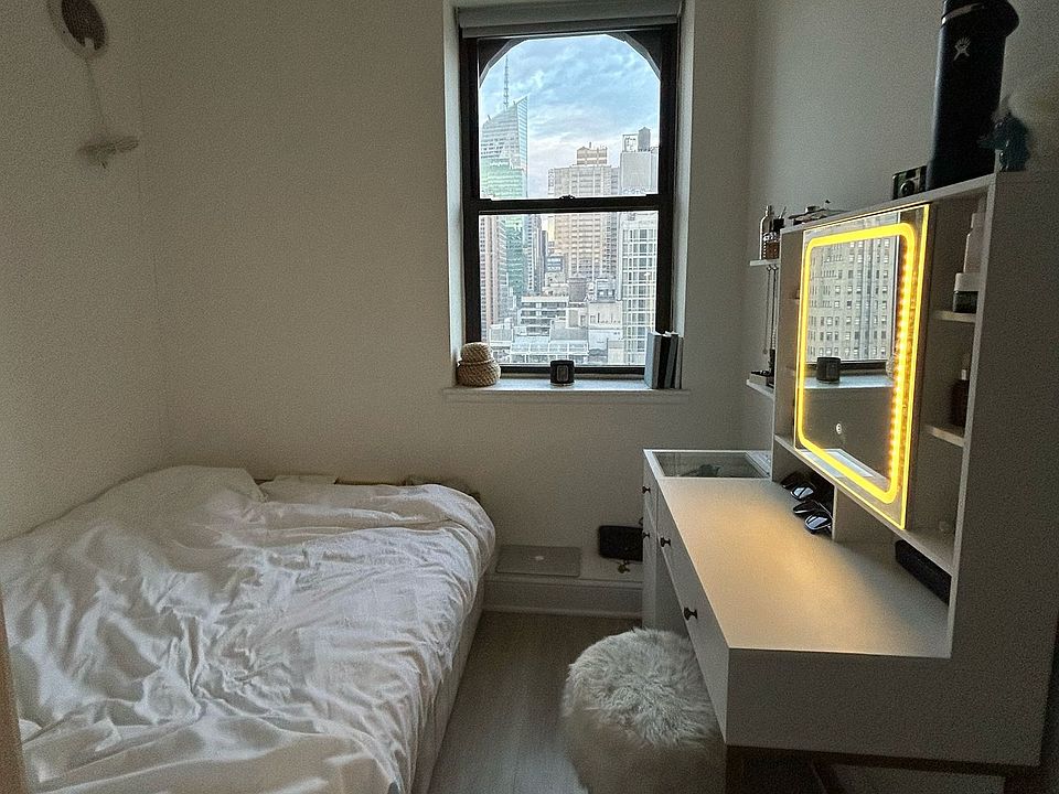 1st image of 50 W 34th St #22A08
