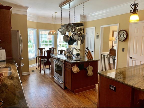 4th image of 1005 Sussex Dr