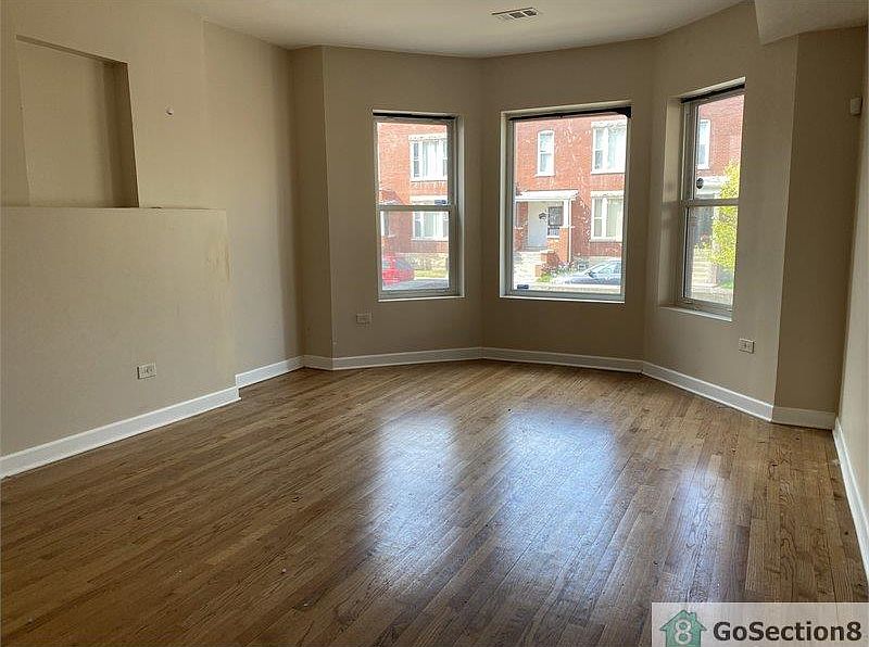 1st image of 4626 S Lake Park Ave APT 2E