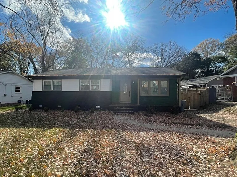 1500 Starbrook Dr — Photo 1