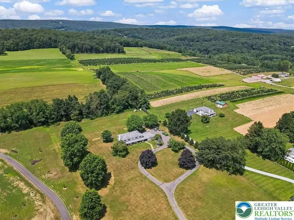 2530 Mahoning Dr W, Lehighton, PA 18235