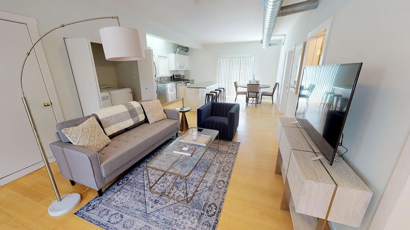 Private Bedroom in Beautiful Oakland Right Off the 580 - 3272 Hannah Street — Photo 2
