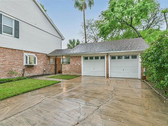 4th image of 1410 W Brooklake Ct