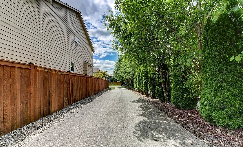 4 bed, 2747 sqft, $3,900 — Photo 2