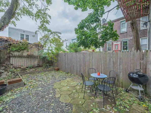 164 Hutton St #101, Jersey City, NJ 07307