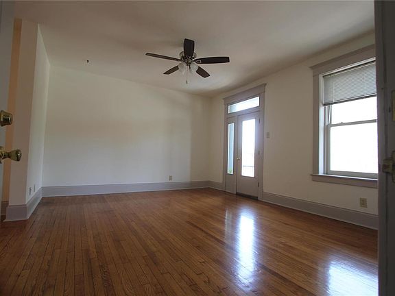 3rd image of 3656 Shaw Ave