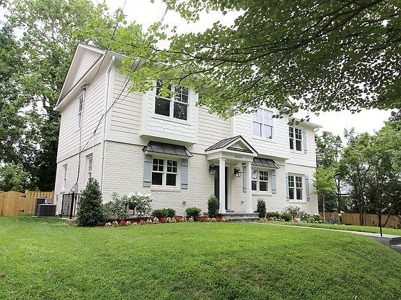 2nd image of 10124 Ashwood Dr