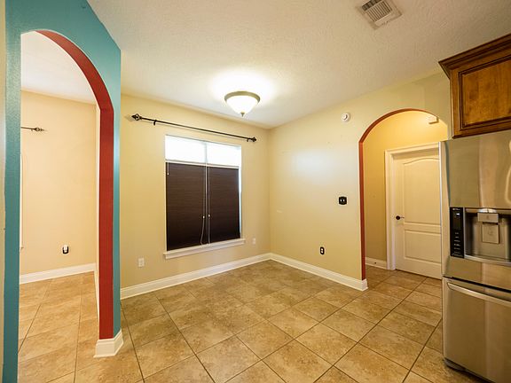 5th image of 1009 Sherry Ln