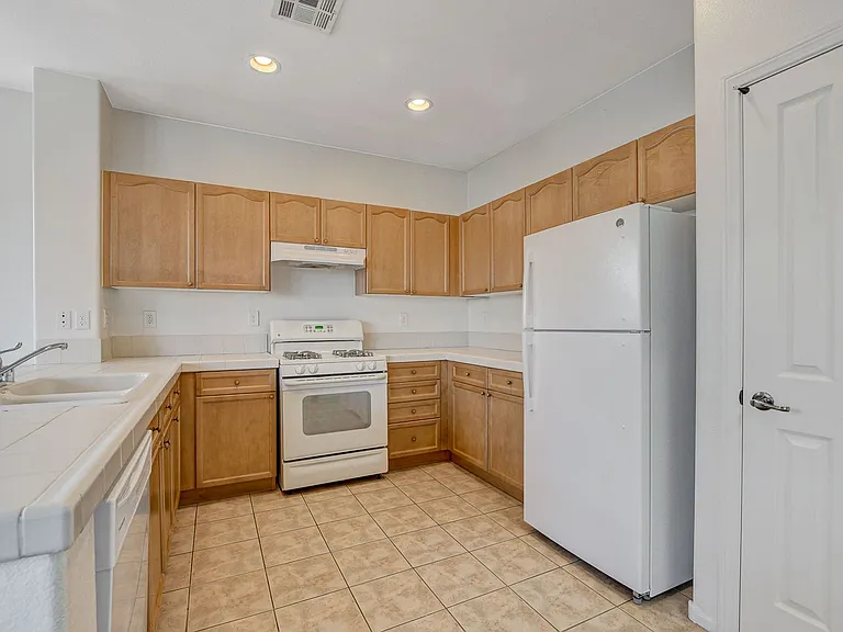 9215 Horseshoe Basin Ave — Photo 16