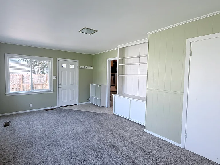 555 S Ruston Ave — Photo 9