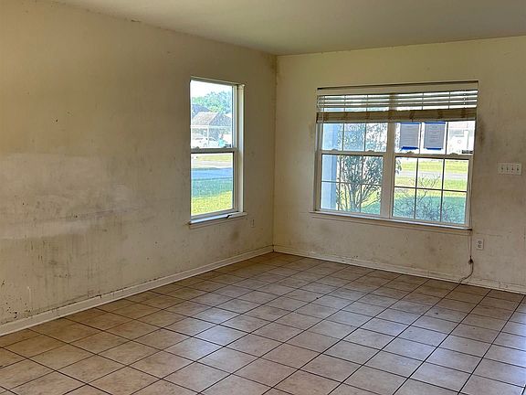 4th image of 30234 Daffodil Dr