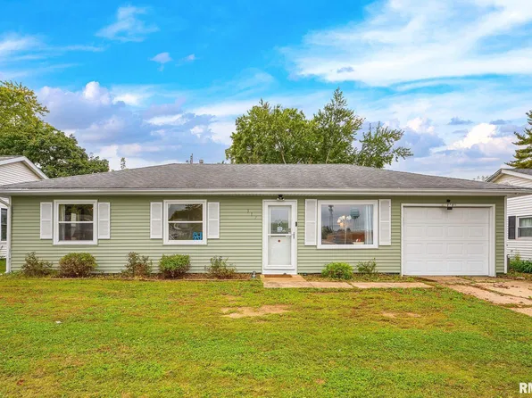 317 E Almond Dr, Washington, IL 61571