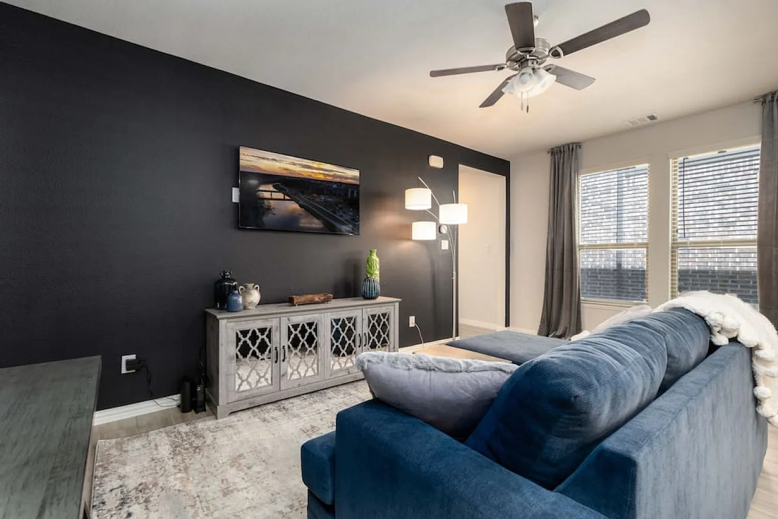 2 bed, 2.0 bath, $4,007 — Photo 2