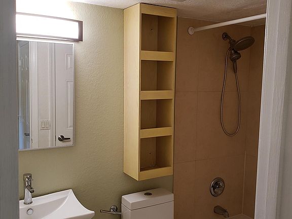 3rd image of 660 NE 11th Ave APT 106